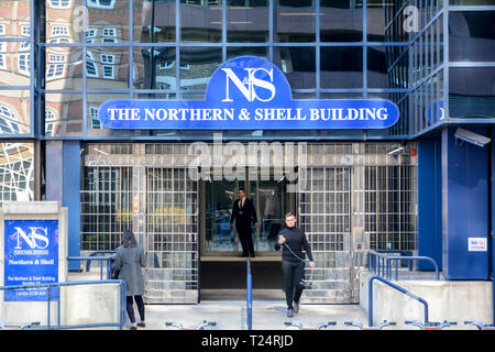 De l'extérieur du groupe Journal Express & du Nord Bâtiment Shell, Lower Thames Street, London, EC3, UK Banque D'Images