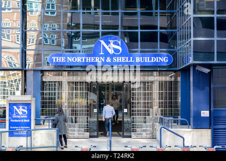 De l'extérieur du groupe Journal Express & du Nord Bâtiment Shell, Lower Thames Street, London, EC3, UK Banque D'Images