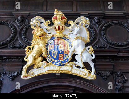 Les armoiries royales et le lion et licorne au St Mary Abchurch Abchurch Lane, Londres, Royaume-Uni, EC4, Banque D'Images