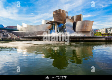 BILBAO, ESPAGNE - 28 septembre 2017 : le Guggenheim Museum est un musée d'art moderne et contemporain, situé à Bilbao, dans le nord de l'Espagne Banque D'Images