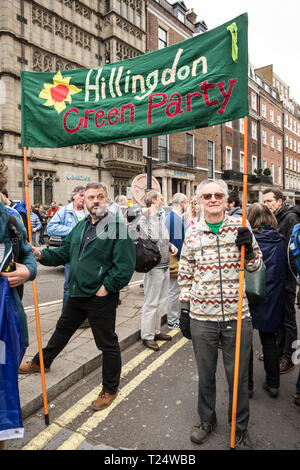 Londres, Royaume-Uni - 23 mars 2019 - Des centaines de milliers de personnes de la droite à travers le Royaume-Uni inscrivez-vous une marche et un rassemblement de soutien à "donner aux gens un dernier mot Banque D'Images