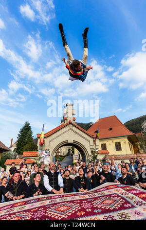 Brasov, Roumanie : 13 avril, 2018 - Le lancement de la jeunesse à Junii Brasovului festival. Banque D'Images