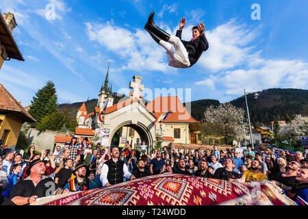 Brasov, Roumanie : 13 avril, 2018 - Le lancement de la jeunesse à Junii Brasovului festival. Banque D'Images