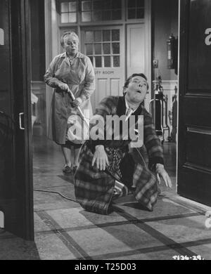 Les jonquilles ronde deux fois (1962) Kenneth Willliams, Date : 1962 Banque D'Images