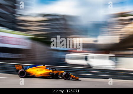 Monte Carlo / Monaco - 05/24/2018 - # 14 champion du monde Fernando Alonso (SPA) dans son papaya orange McLaren-Renault MCL33 au cours de la journée d'ouverture de runnin Banque D'Images