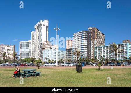 Hôtel de bord de mer, et les immeubles à appartements, Marine Parade, Durban, KwaZulu-Natal, Afrique du Sud Banque D'Images