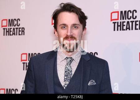Party d'ouverture pour Alice par coeur tenue à Kenneth Cole's le Garage - Arrivées. Avec : Andrew Mueller Où : New York, New York, United States Quand : 26 Feb 2019 Crédit : Joseph Marzullo/WENN.com Banque D'Images