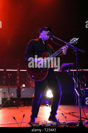 Au cours de l'exécution de colombes le Teenage Cancer Trust, Concert Royal Albert Hall, Londres. PRESS ASSOCIATION. Photo date : vendredi 29 mars, 2019. Voir PA story SHOWBIZ TCT. Crédit photo doit se lire : Isabel Infantes/PA Wire Banque D'Images