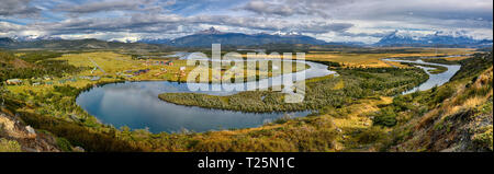 Vue panoramique à partir de Mirador Rio Serrano - Torres del Paine N.P. (Patagonie, Chili) Banque D'Images