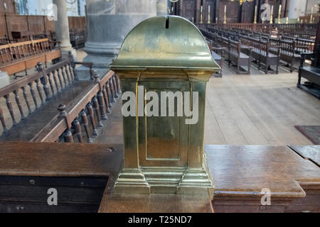 De l'argent fort à la synagogue portugaise d'Amsterdam aux Pays-Bas 2019 Banque D'Images