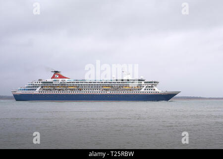 La FRED OLSEN CRUISE LINES, bateau de croisière, Balmoral, en cours, au départ du Port de Southampton, Royaume-Uni. 22 mars 2019. Banque D'Images