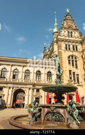 Hygieia-Brunnen fontaine dans cour intérieure de l'hôtel de ville de Hambourg. Hambourg, Allemagne Banque D'Images