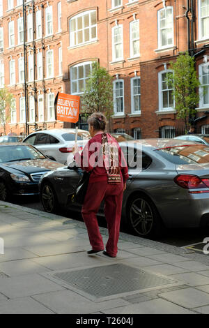 Brexitland - 'croire' en Grande-Bretagne - UN Brexit partisan laisser marcher les petites rues de Westminster, Londres, Royaume-Uni. 29 Mar 2019. Banque D'Images