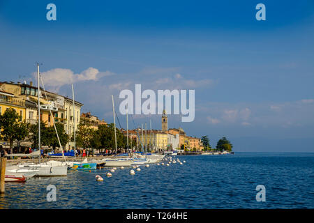 L'Italie, la Lombardie, le lac de Garde, Salo, promenade du front de mer Banque D'Images