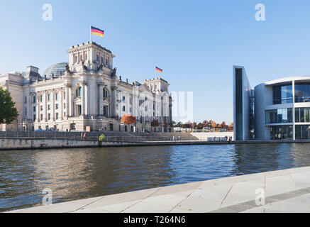 Allemagne, Berlin, Regierungsviertel, Reichstag, Paul-Loebe-Haus et à la rivière Spree Banque D'Images