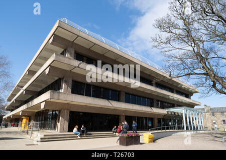 L'extérieur de la bibliothèque de l'Université de St Andrews University à St Andrews, Fife, Scotland, UK Banque D'Images