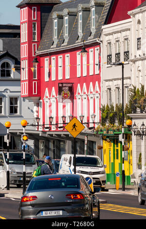 Bâtiments colorés vue sur la rue Killarney à Killarney, comté de Kerry, Irlande Banque D'Images