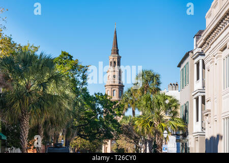 Charleston, SC - 3 novembre, 2018 : clocher de l'église de St Phillip le long de la rue de l'Église à Charleston, SC Banque D'Images