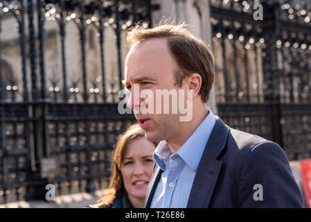 Le député conservateur Matt Hancock arrivant au Palais de Westminster, Londres, Royaume-Uni le 29 mars 2019, la date qui aurait dû voir le Royaume-Uni quitter l'UE Banque D'Images