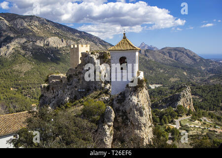 Château de Guadalest avec Bell Tower. Guadalest Alicante, Valencia, Espagne Banque D'Images