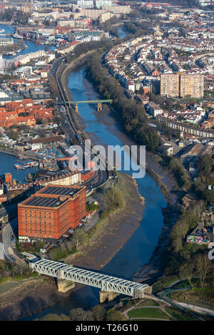 Western Harbour. A Bond et B Bond entrepôts, la rivière Avon et l'aménagement de la propriété de la ville. Bristol de l'air. Banque D'Images