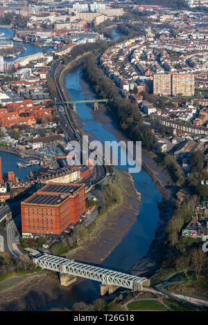 Western Harbour. A Bond et B Bond entrepôts, la rivière Avon et l'aménagement de la propriété de la ville. Bristol de l'air. Banque D'Images