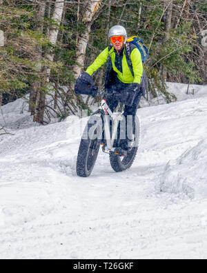 Fatbiking au Mont-Sainte-Anne, Québec, Canada Banque D'Images