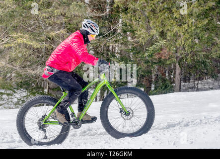 Fatbiking au Mont-Sainte-Anne, Québec, Canada Banque D'Images