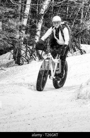 Fatbiking au Mont-Sainte-Anne, Québec, Canada Banque D'Images