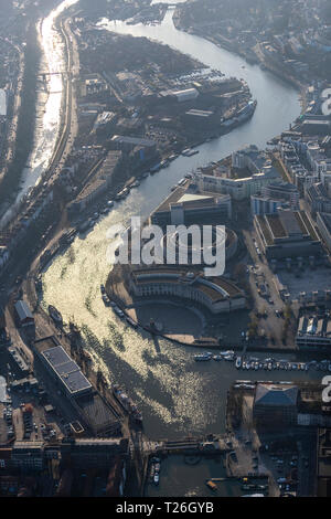 L'AC de Lloyds Banking Group, Millennium Square et nous les curieux. Bristol de l'air. Banque D'Images