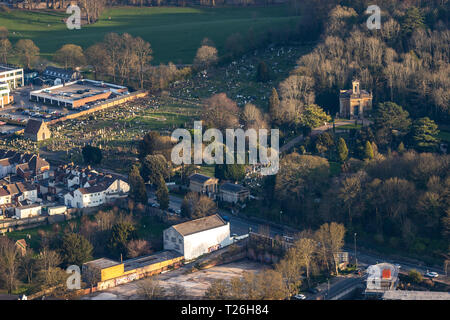 Âmes saintes et Crémoécrémoépas cimetières avec la chapelle anglicane, Bath Road. Bristol de l'air. Banque D'Images