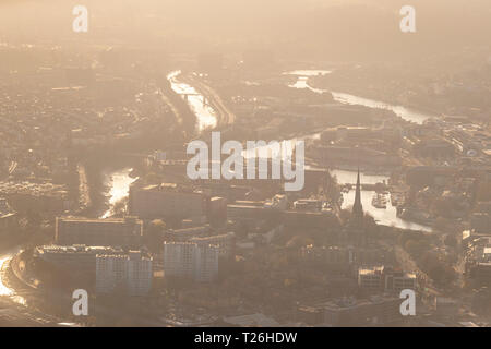 À l'aval de la Rivière Avon en direction du centre-ville au coucher du soleil. Bristol de l'air. Banque D'Images