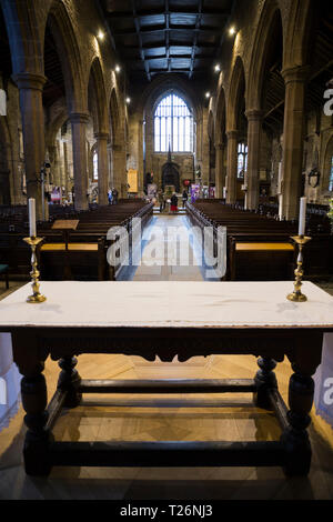 La Nef / intérieur / à l'intérieur de la cathédrale d'Halifax, UK, vues de l'Est Fin / choeur, à la table d'autel sur West End, Tour & fonts baptismaux. (106 Banque D'Images