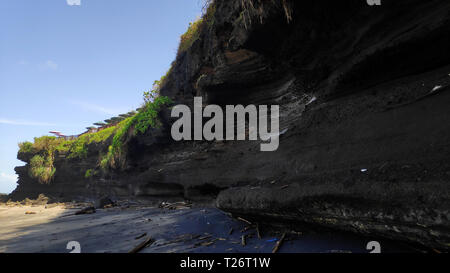 Falaise près de temple de Tanah Lot à Bali Indonésie Banque D'Images