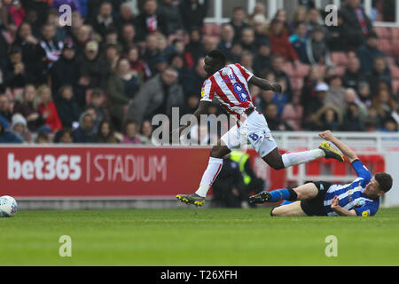 Stoke on Trent, Royaume-Uni. 30 mars 2019. Milieu de terrain de Stoke City Oghenekaro Etebo (8) est encrassé Au cours de l'EFL Sky Bet Championship match entre Stoke City et Sheffield Wednesday à bet365, le stade de Stoke-on-Trent, Angleterre le 30 mars 2019. Photo par Jurek Biegus. Credit : UK Sports Photos Ltd/Alamy Live News Banque D'Images