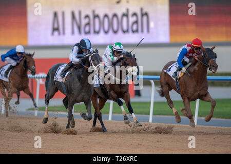 Dubaï, USA. 30Th Mar, 2019. Meydān, EMIRATS ARABES UNIS ''" 30 mars : plus que parfait, monté par Jose Ortiz remporte le groupe 1 UAE Derby sur Dubai World Cup nuit à l'Hippodrome de Meydan à Dubaï. Michael McInally Sportswire/Eclipse/CSM/Alamy Live News Banque D'Images