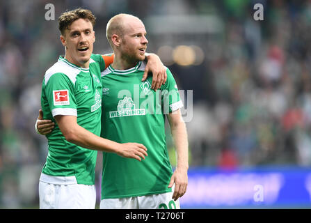 Brême, Allemagne. 30Th Mar, 2019. Soccer : Bundesliga, le Werder Brême - FSV Mainz 05, 27e journée. Werders Max Kruse (l-r) et Davy Klaassen sont heureux de la victoire. Credit : Carmen Jaspersen/DPA - NOTE IMPORTANTE : en conformité avec les exigences de la DFL Deutsche Fußball Liga ou la DFB Deutscher Fußball-Bund, il est interdit d'utiliser ou avoir utilisé des photographies prises dans le stade et/ou la correspondance dans la séquence sous forme d'images et/ou vidéo-comme des séquences de photos./dpa/Alamy Live News Banque D'Images