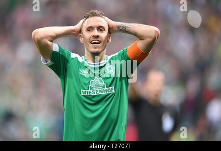 Brême, Allemagne. 30Th Mar, 2019. Soccer : Bundesliga, le Werder Brême - FSV Mainz 05, 27e journée. Werders Max Kruse est heureux de la victoire. Credit : Carmen Jaspersen/DPA - NOTE IMPORTANTE : en conformité avec les exigences de la DFL Deutsche Fußball Liga ou la DFB Deutscher Fußball-Bund, il est interdit d'utiliser ou avoir utilisé des photographies prises dans le stade et/ou la correspondance dans la séquence sous forme d'images et/ou vidéo-comme des séquences de photos./dpa/Alamy Live News Banque D'Images