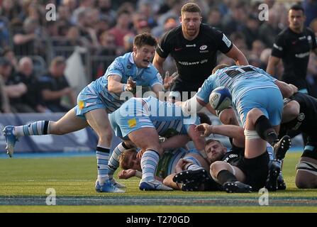 Allianz Park, Londres, UK. 30 mars 2019. George Horne (Glasgow) Warriers passe. Saracens v Glasgow Warriors. Quart de finale. Heineken Cup Champions. Allianz Park. Londres. UK. 30/03/2019. Credit : Sport en images/Alamy Live News Banque D'Images