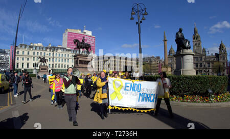 Glasgow, Écosse, Royaume-Uni 30 mars, 2019.centre-ville a vu un fleuve jaune de couleur que le EndoMarch mars pour l'endométriose encerclé le centre-ville, partie d'une protestation mondiale qui a vu dans d'autres marches UK la cites. Gérard Ferry/Alamy Live News Banque D'Images