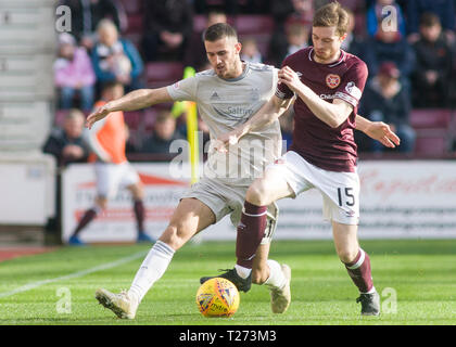 Édimbourg, Écosse - 30 Mars : Craig Wighton des coeurs et Dominic Ball d'Aberdeen en concurrence pour le ballon pendant le match de première division Ladbrokes entre Cœurs et Aberdeen au Parc de Murrayfield, le 30 mars 2019 à Edinbugh, Royaume-Uni. (Photo de Scottish Borders Media/Alamy Live News) usage éditorial uniquement, licence requise pour un usage commercial. Aucune utilisation de pari. Banque D'Images