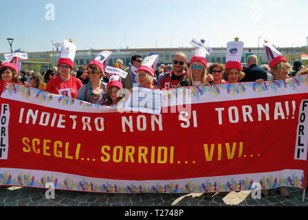 Vérone, Italie. 30 mars 2019. 150 000 personnes de toute l'Italie se rassemblent et mars contre le 13e Congrès mondial des familles, à Vérone. Ils affirment les droits qui sont déjà accordées par la loi italienne, qui les mouvements de droite et les partis, les promoteurs du Congrès des familles, voudrait supprimer : le divorce, l'avortement, l'union civile et ainsi de suite. Credit : Ferdinando Piezzi/Alamy Live News Banque D'Images