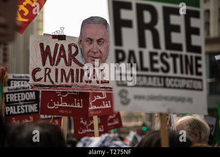 Londres, Royaume-Uni. 30 mars, 2019. Les Palestiniens et leurs partisans se sont réunis à l'extérieur de l'Ambassade israélienne à Londres pour marquer le début de la Nakba et de faire appel à la communauté internationale à tenir Israël pour rendre compte de leurs violations des droits de l'homme et du droit international. David Rowe/ Alamy Live News. Banque D'Images