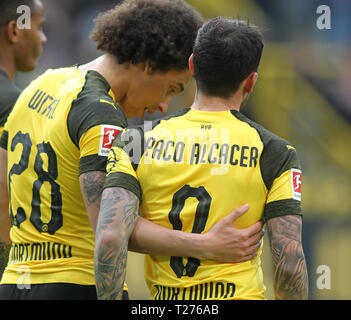 Dortmund, Allemagne. 30 mars 2019. Dortmund est l'espagnol Paco Alcacer do avant et Axel Witsel sont vus en action au cours de la Bundesliga match entre Borussia Dortmund et VfL Wolfsburg au parc Signal Iduna. ( Score final ; Borussia Dortmund 2:0 VfL Wolfsburg ) Crédit : SOPA/Alamy Images Limited Live News Banque D'Images