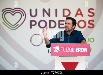 Malaga, Espagne. 30 mars 2019. Le chef du parti politique de gauche et candidat de Málaga par la coalition 'United We Can' pour le congrès Alberto Garzón est vu s'exprimant au cours d'un événement public d'une pré-campagne électorale avant les élections générales espagnoles le 28 avril. Credit : SOPA/Alamy Images Limited Live News Banque D'Images