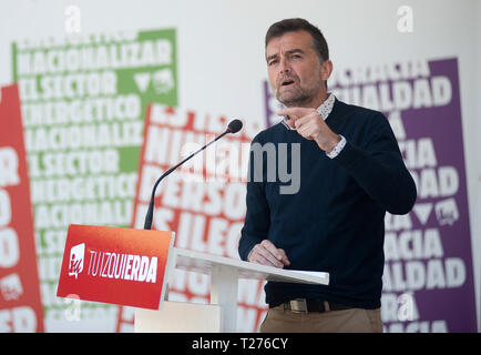 Malaga, Espagne. 30 mars 2019. Le coordonnateur de l'andalousie United laissé Antonio Maíllo, est vu s'exprimant au cours d'un événement public d'une pré-campagne électorale avant les élections générales espagnoles le 28 avril. Credit : SOPA/Alamy Images Limited Live News Banque D'Images