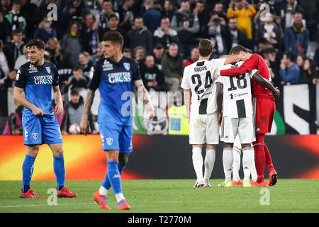 Turin, Italie. 30Th Mar, 2019. Les joueurs de la Juventus FC célébrer après une série d'un match de football entre la Juventus et Empoli à Turin, Italie, le 30 mars 2019. La Juventus a gagné 1-0. Credit : Alberto Lingria/Xinhua/Alamy Live News Banque D'Images