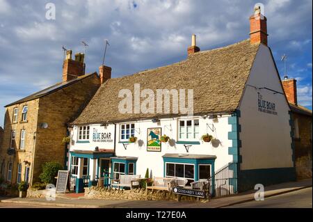Pub Blue Boar, Chipping Norton, Oxfordshire, Angleterre. Banque D'Images