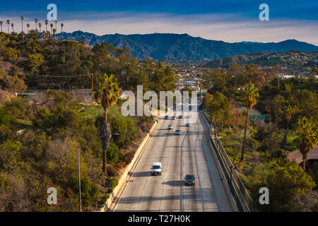 20 janvier 2019, LOS ANGELES, CA, USA - Pasadena Freeway (Arroyo Seco Parkway) CA 110 mène au centre-ville de Los Angeles dans la lumière du matin Banque D'Images