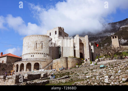 Kruja, Durres, Albanie : province Musée Skanderbeg ou Musée National 'George Castrioti' à l'intérieur Skanderbeg Kruja Château. Inauguré en 1982, il a été Banque D'Images